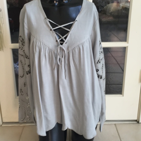 Gimmicks Sage green top - Picture 3 of 5